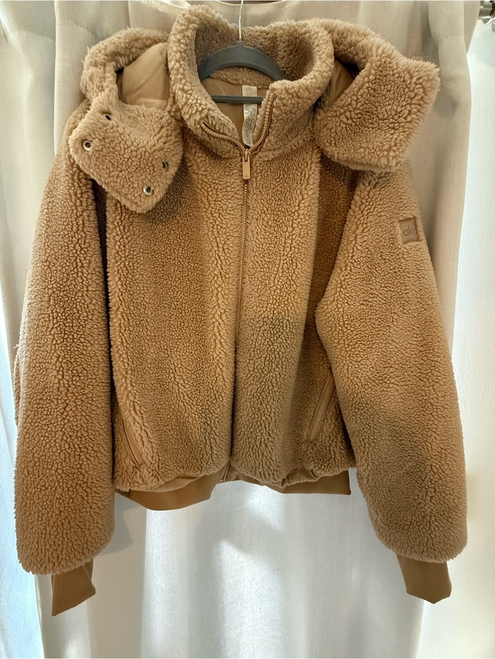 Alo FoxySherpa Jacket in Camel